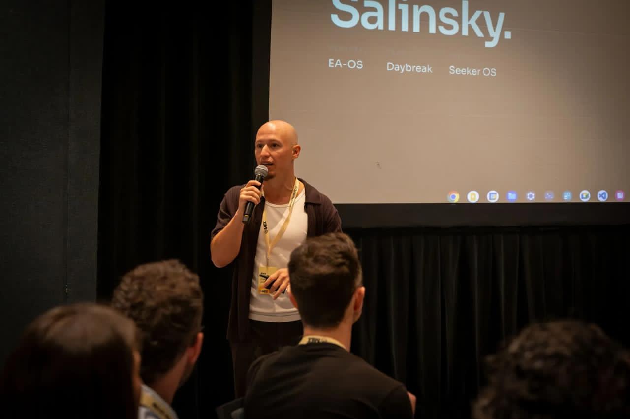 Alex Salinsky presenting to a room of builders